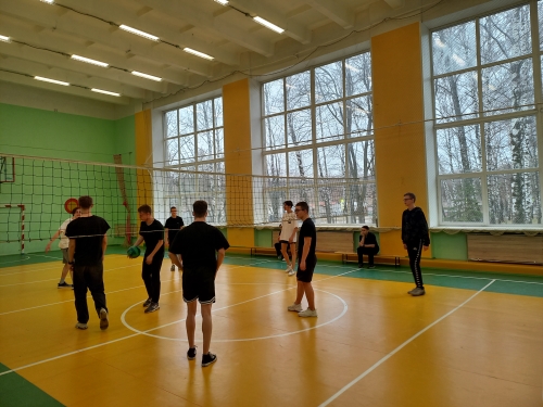 Турнир по волейболу среди 8-9 классов.
